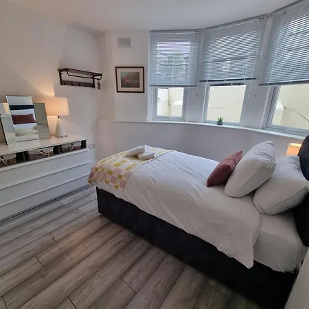 Cromwell By Cliftonvalley Apartman *